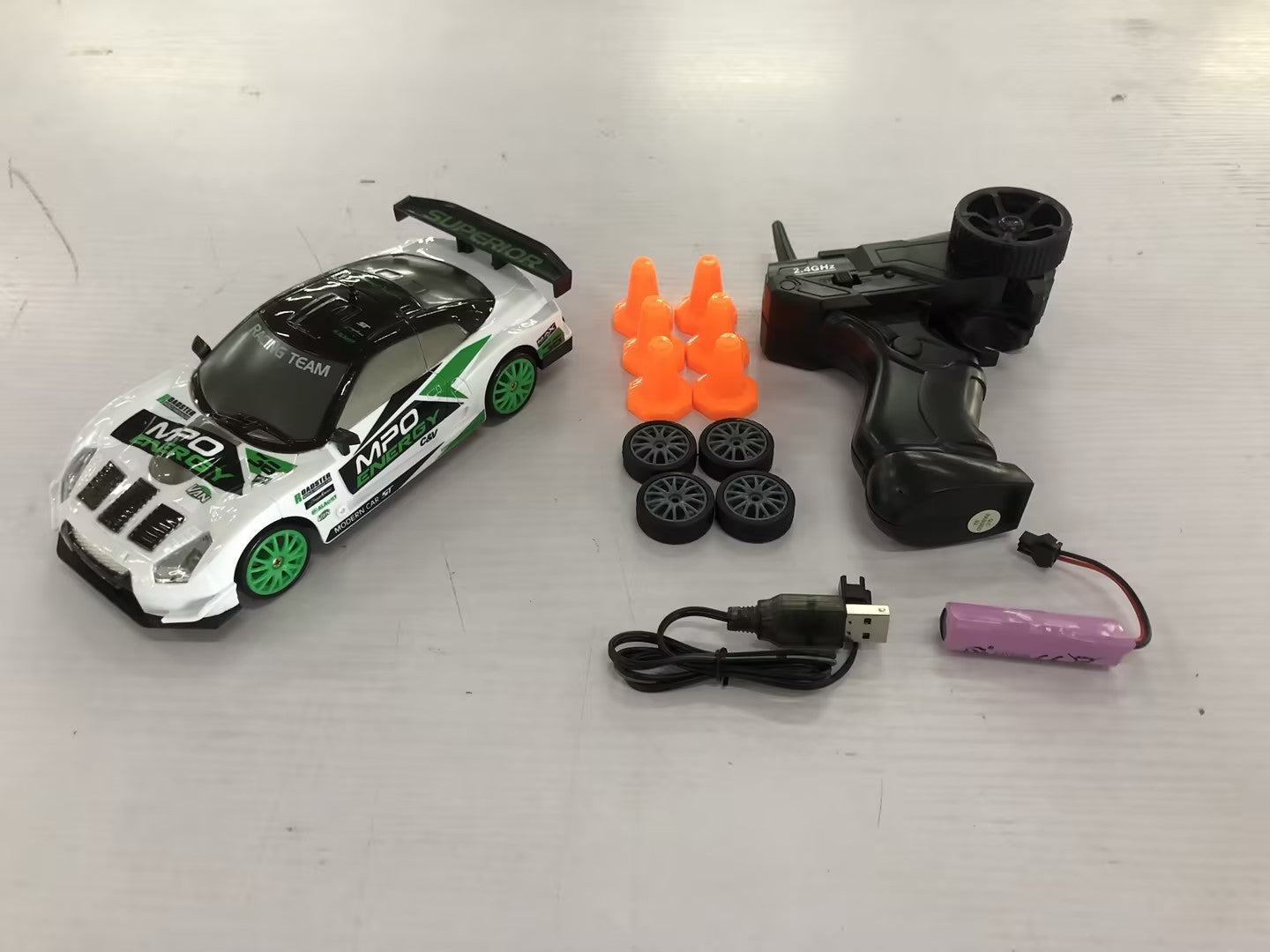 RC Drift Car 4WD – GTR/AE86 Modell mit Fernsteuerung
